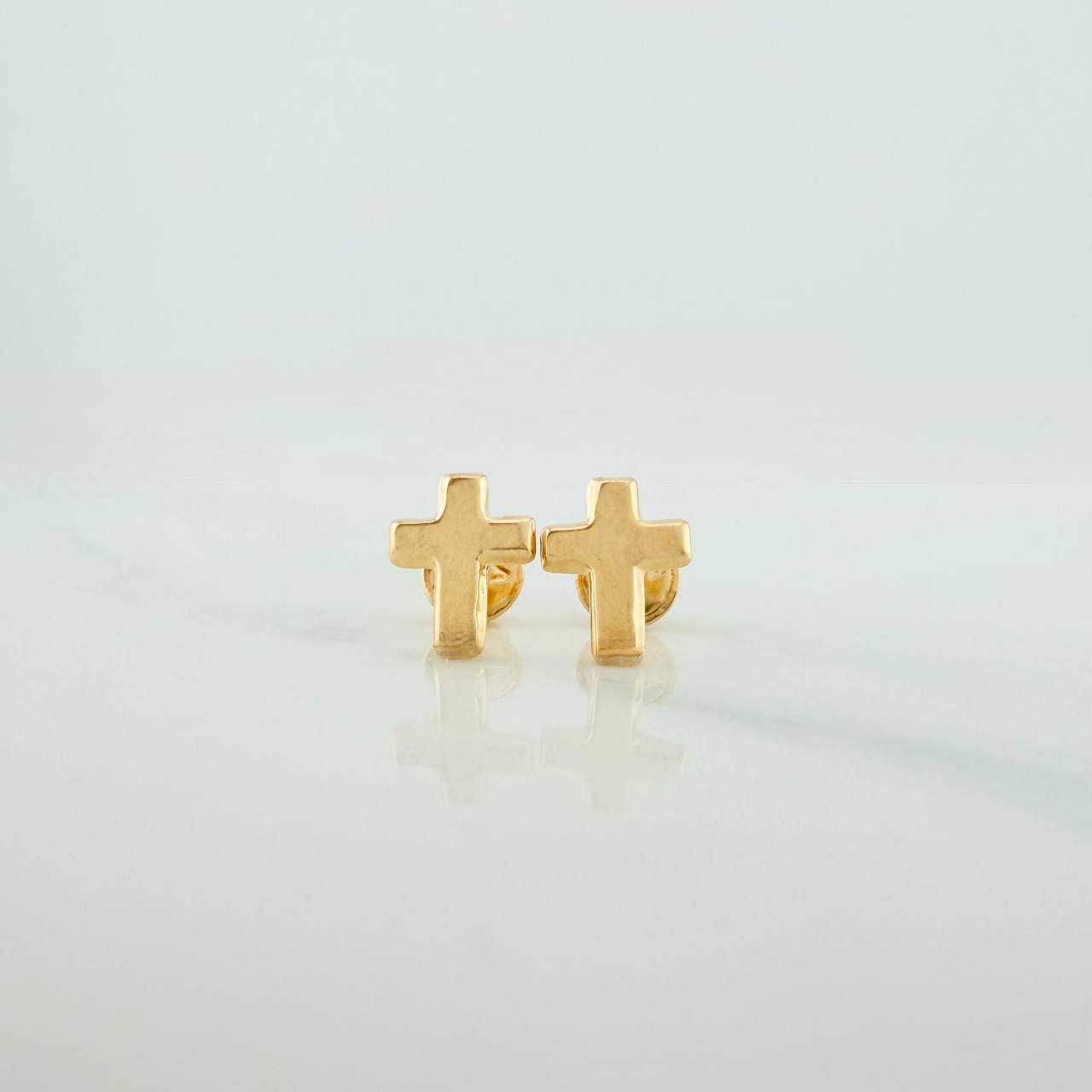 Topos Cruz 0.6gr / 9.14mm Oro Amarillo 18K %