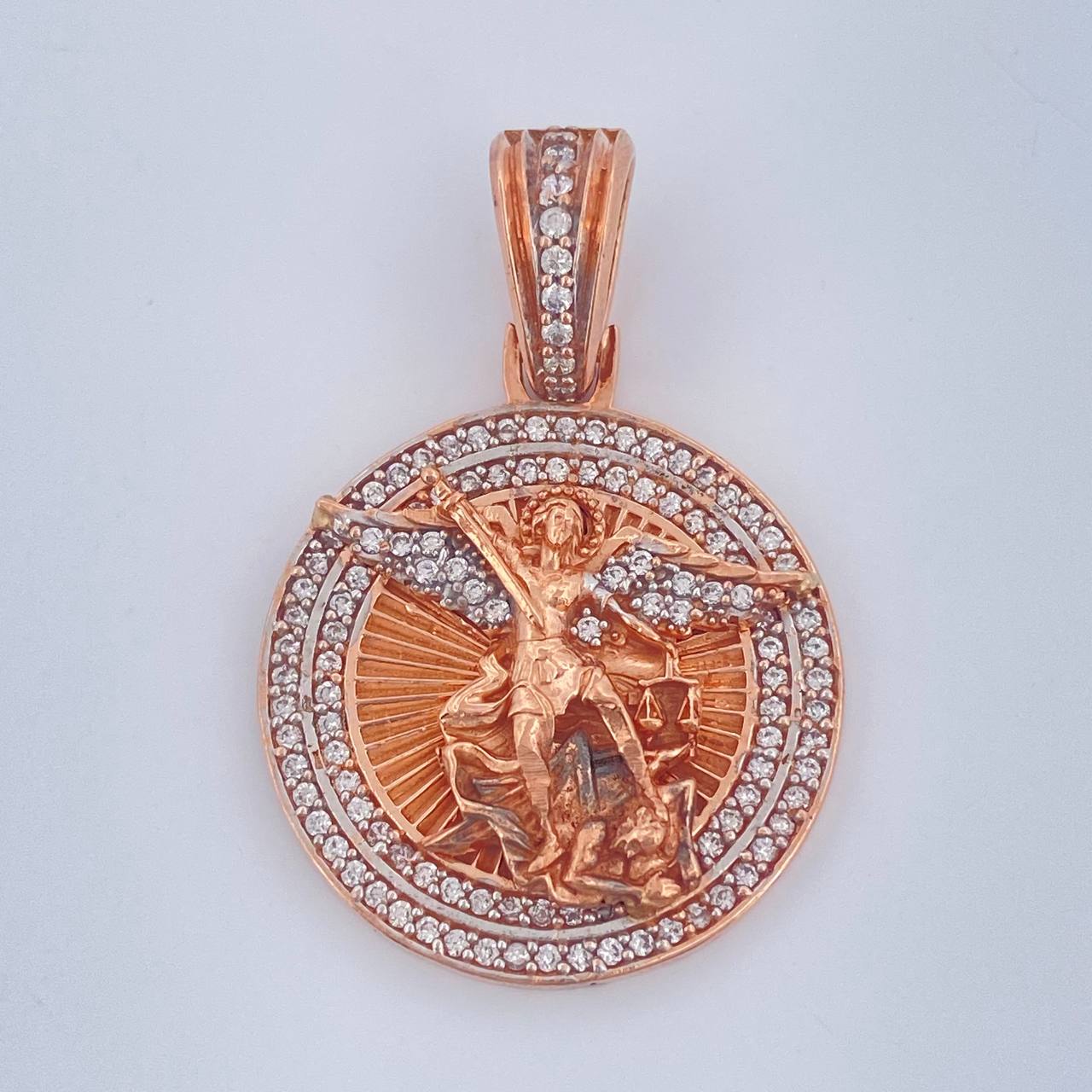 Dije San Miguel 7.95gr / 3.5cm / Tres Oros 18K $