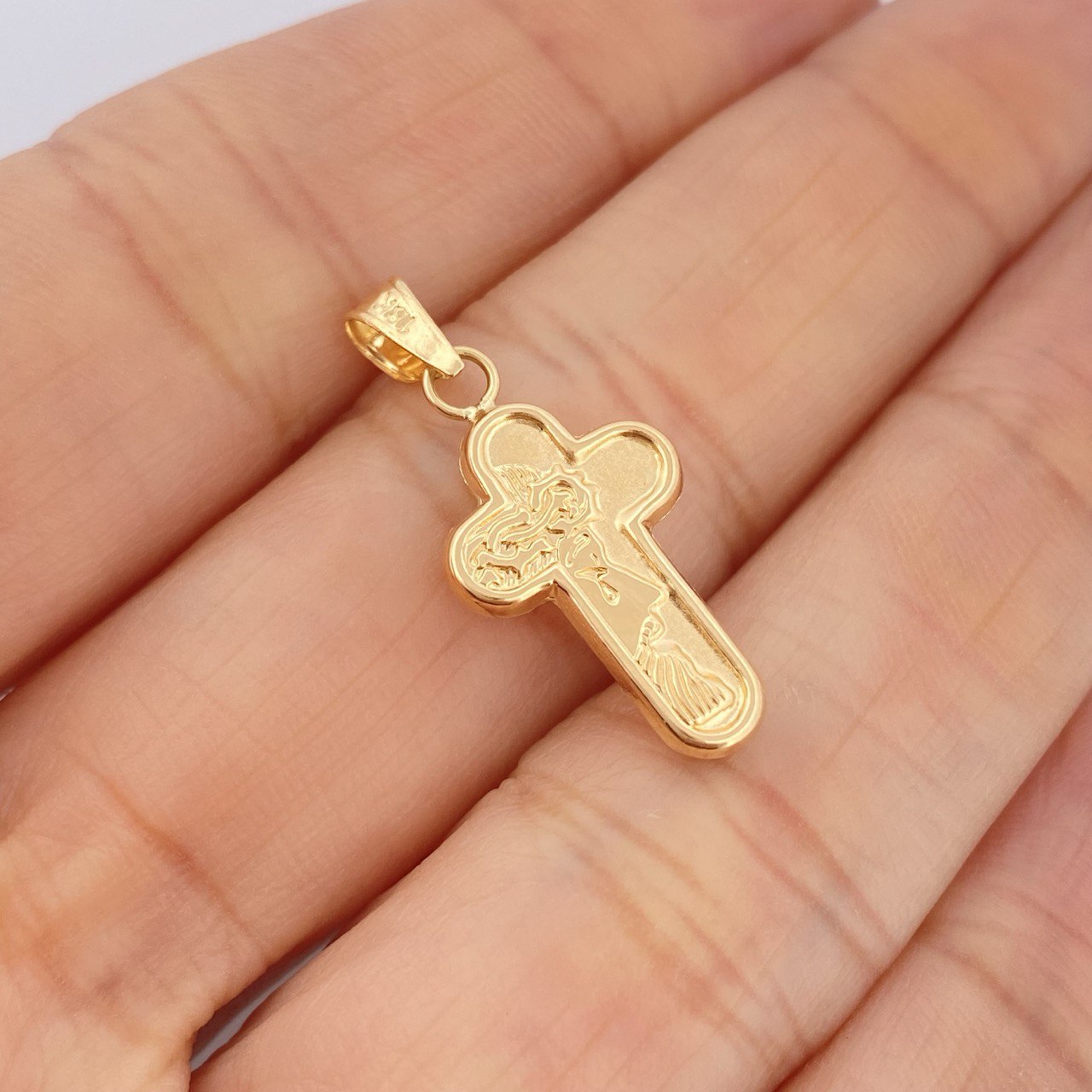 Dije Cruz Rostro Cristo 0.85gr / 2.7cm / Oro Amarillo 18K $