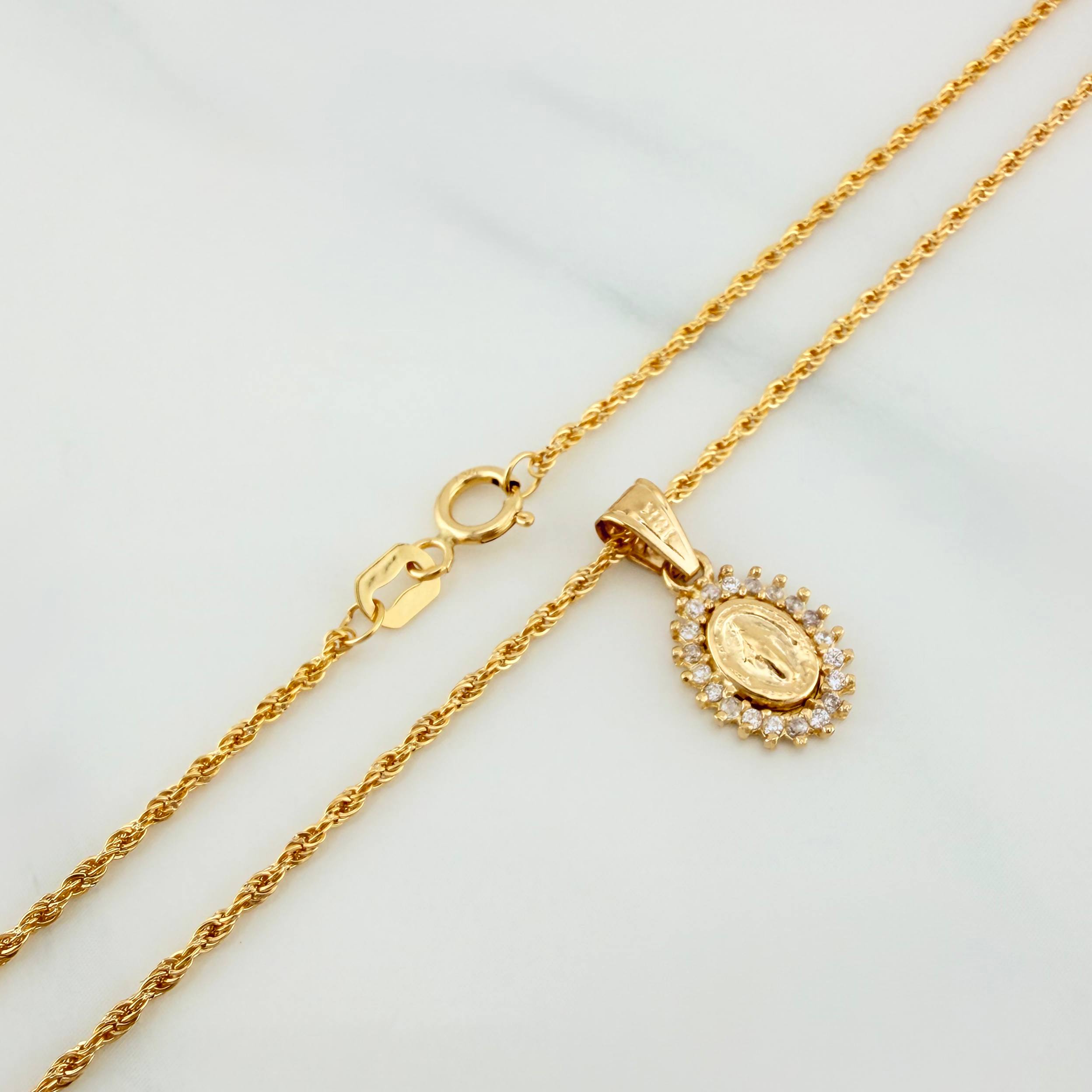 Set Cadena Lazo + Dije Virgen Milagrosa / 1.95gr / 50.2 cm Oro Amarillo 18K