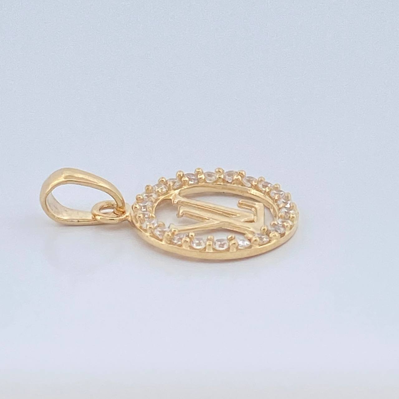 Dije LV 0.95gr / 2cm / Oro Amarillo 18K %