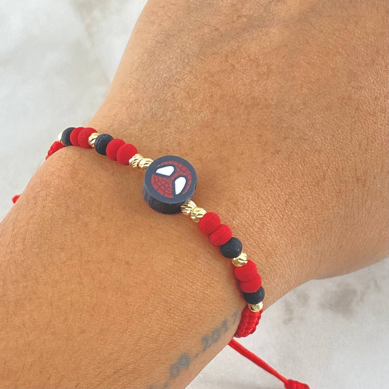 Pulsera Roja Hombre Araña 0.45gr / 3mm Bolas Diamantadas 8und Oro Amarillo 18K (A.C)