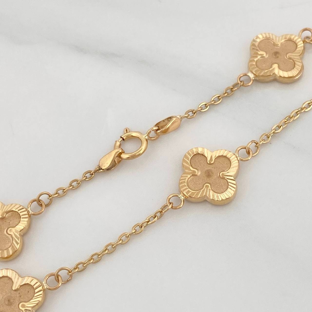 Pulso Aro Seguido Trebol 3.3g / 19cm / 1.1mm Oro Amarillo 18K