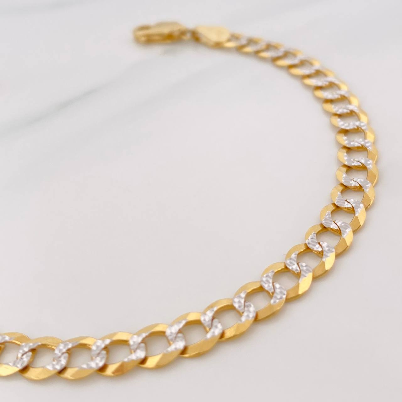Pulso Cubana 8.2g / 21cm / 5.7mm Dos Oros Amarillo Blanco 18K