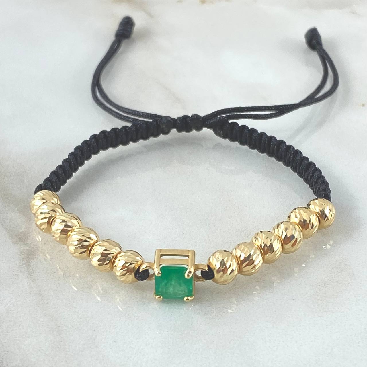 Pulsera Negra Herraje Caja Cuatro Garras 4gr / 6mm Bolas Diamantadas 12und Esmeralda 1.70 Qts Oro Amarillo 18K (Joya) *