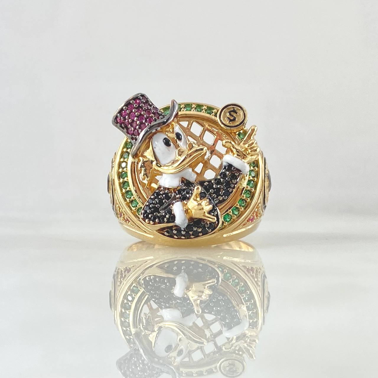 Anillo Pato Millonario Inspirado 16.65gr / T9 3/4 / Circones Multicolor Oro Amarillo 18K ©