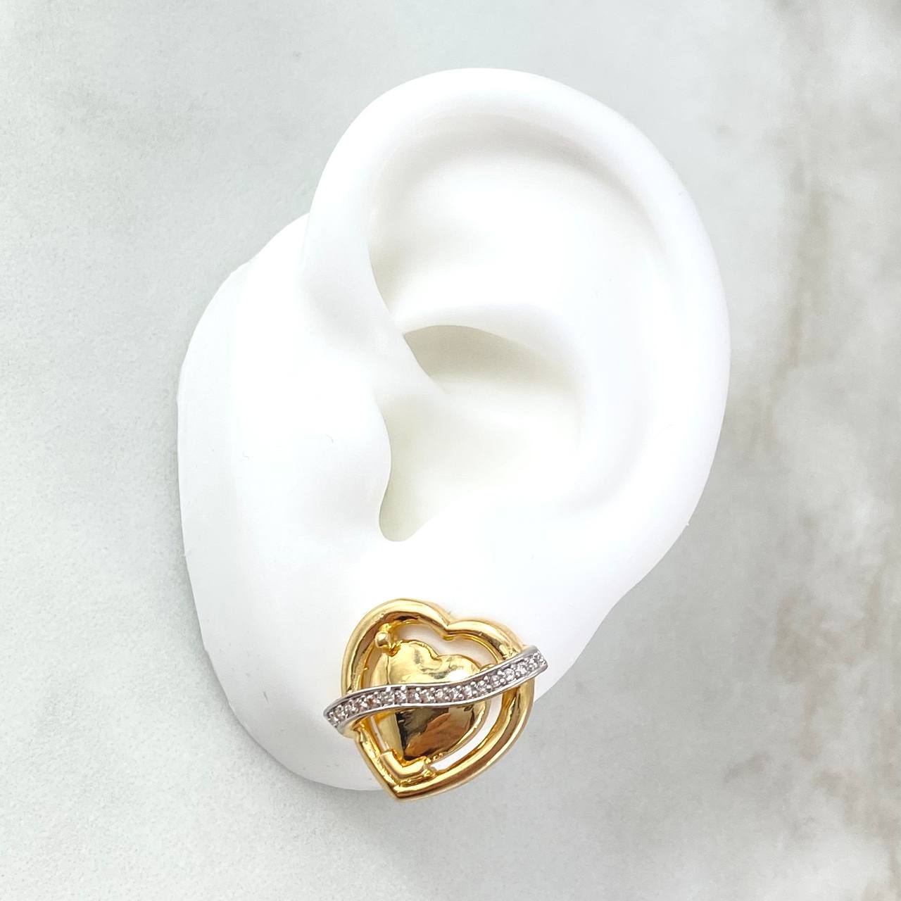 Set Corazon Cinta 9.6gr Dije / 2.8cm + Topos Circones Blancos Dos Oros Amarillo Blanco (A.C)