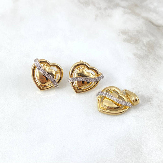 Set Corazon Cinta 9.6gr Dije / 2.8cm + Topos Circones Blancos Dos Oros Amarillo Blanco (A.C)
