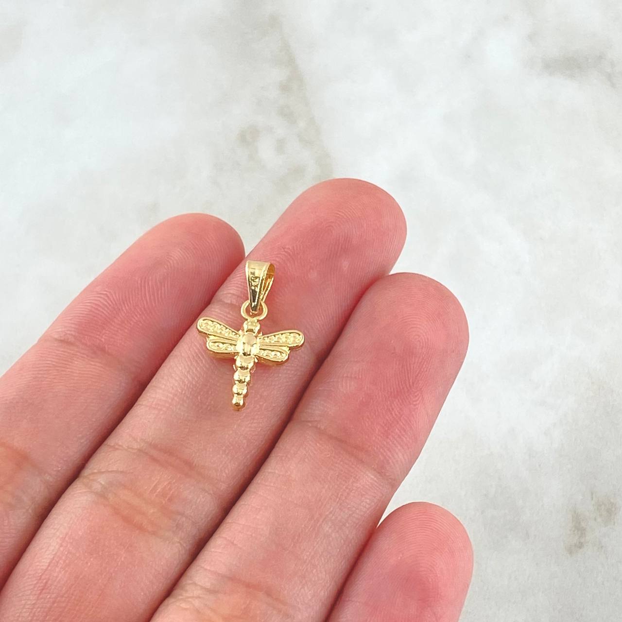 Dije Libelula 0.55gr / 2cm / Cargador Liso Oro Amarillo 18K ©