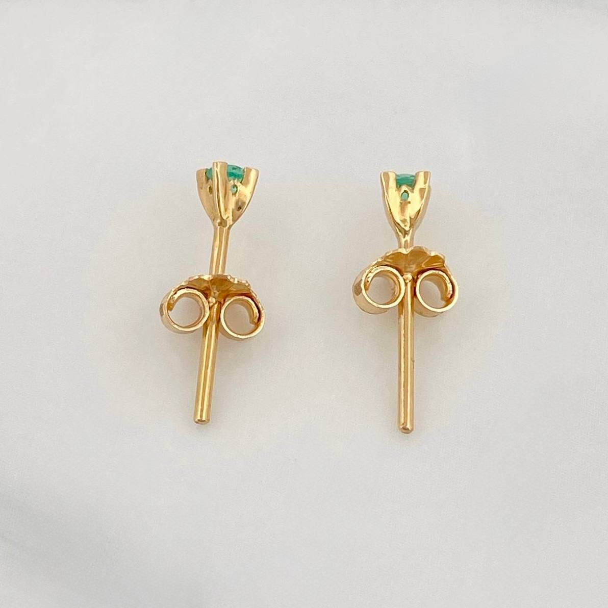 Topos Cuatro Garras Esmeralda 12pts 0.75g / 2mm Oro Amarillo 18K