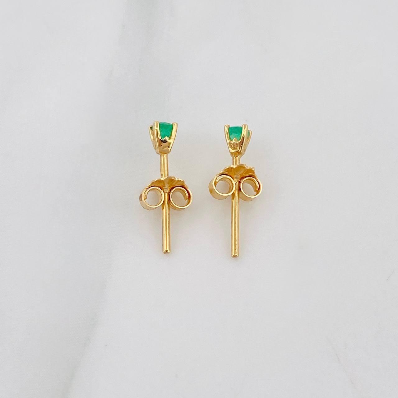 Topos Cuatro Garras Esmeralda 12pts 0.75g / 2mm Oro Amarillo 18K
