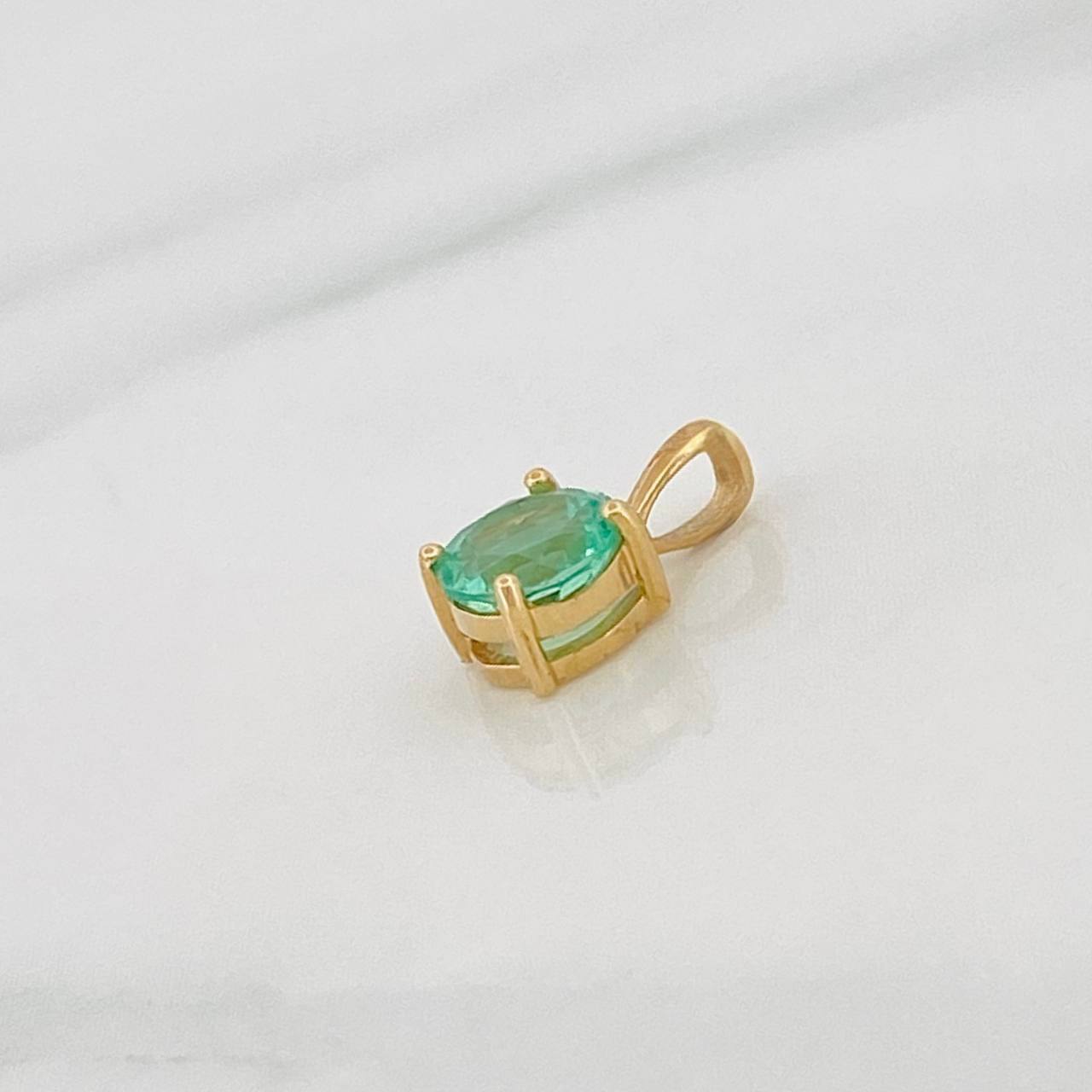 Dije Circulo Esmeralda 53pts 0.5g / 1cm Oro Amarillo 18K