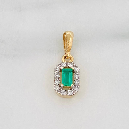 Dije Rectangulo Esmeraldas 12pts Diamantes 10pts 0.7g / 1.5cm Dos Oros Amarillo Blanco 18K