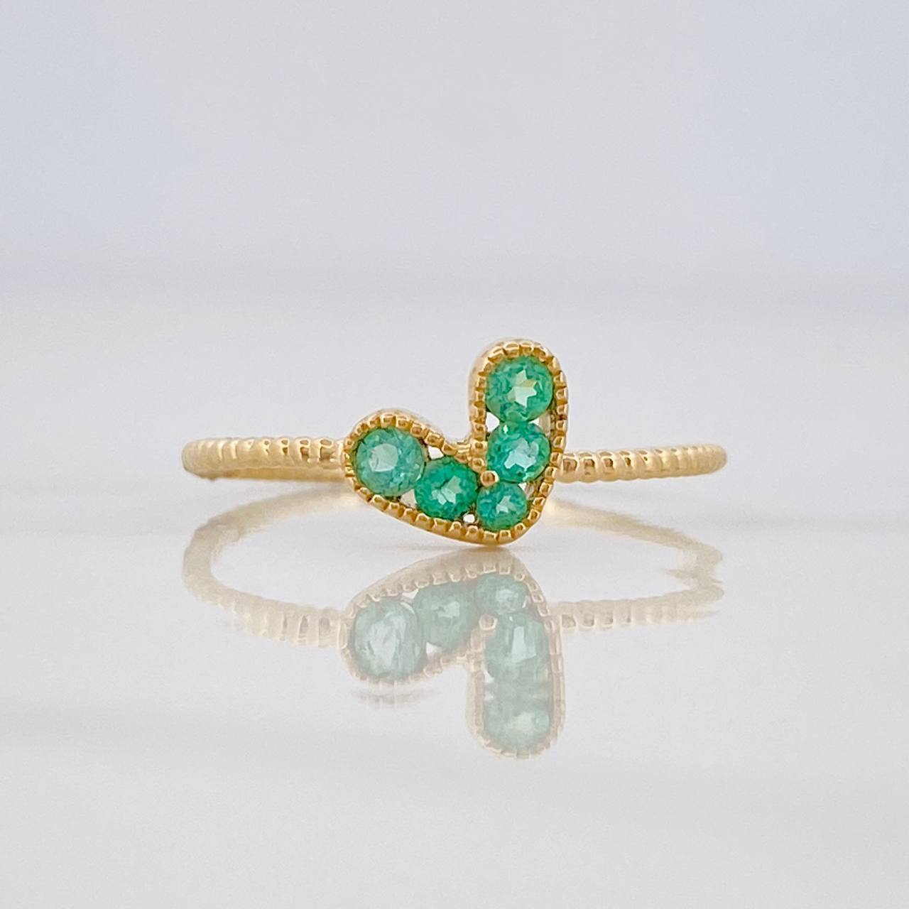 Anillo Corazon Esmeraldas 26pts 1.15g / T6 1/2 Oro Amarillo 18K