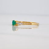 Anillo Bisel Esmeralda 20pts Diamantes 0.5pts 1.55g / T6 3/4 Oro Amarillo 18K