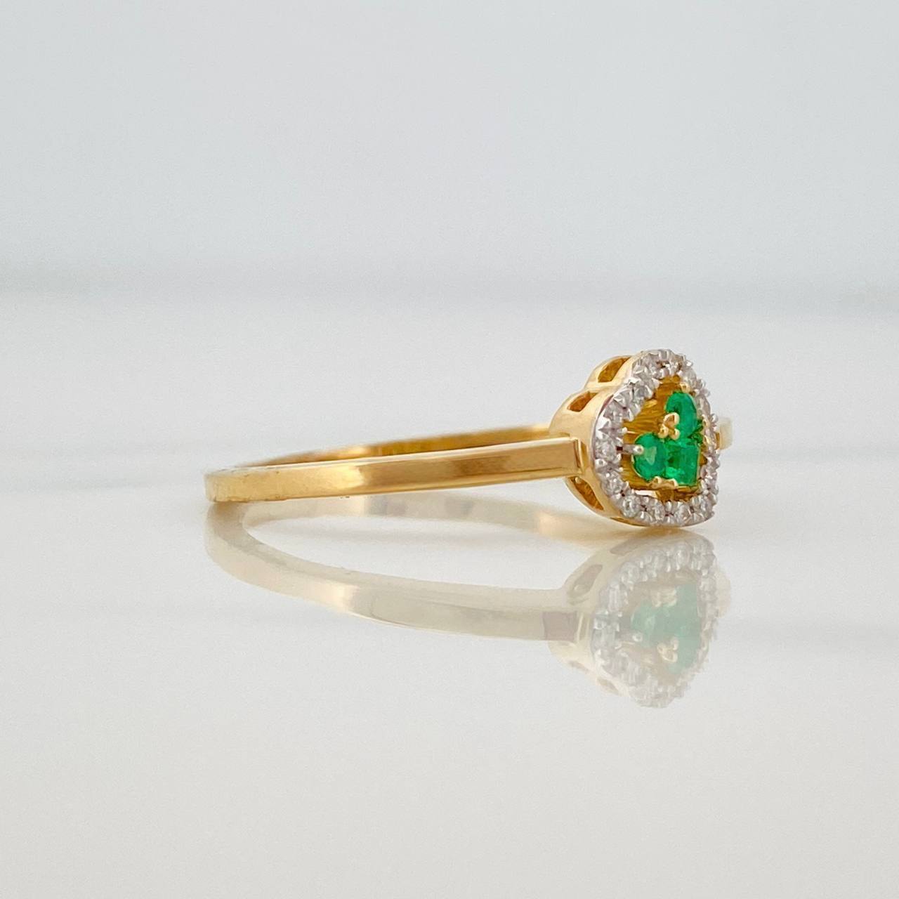 Anillo Corazon Esmeraldas 0.6pts Diamantes 0.7pts 2.1g / T6 3/4 Oro Amarillo 18K