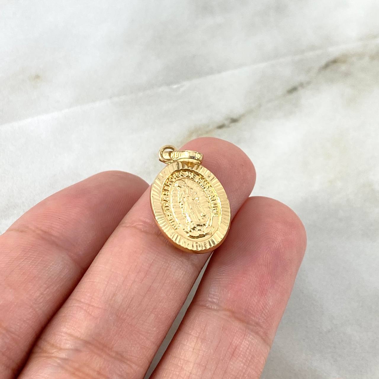 Dije Virgen de Guadalupe 1.05gr / 2.5cm / Tambor Rayado Ovalado Oro Amarillo ©