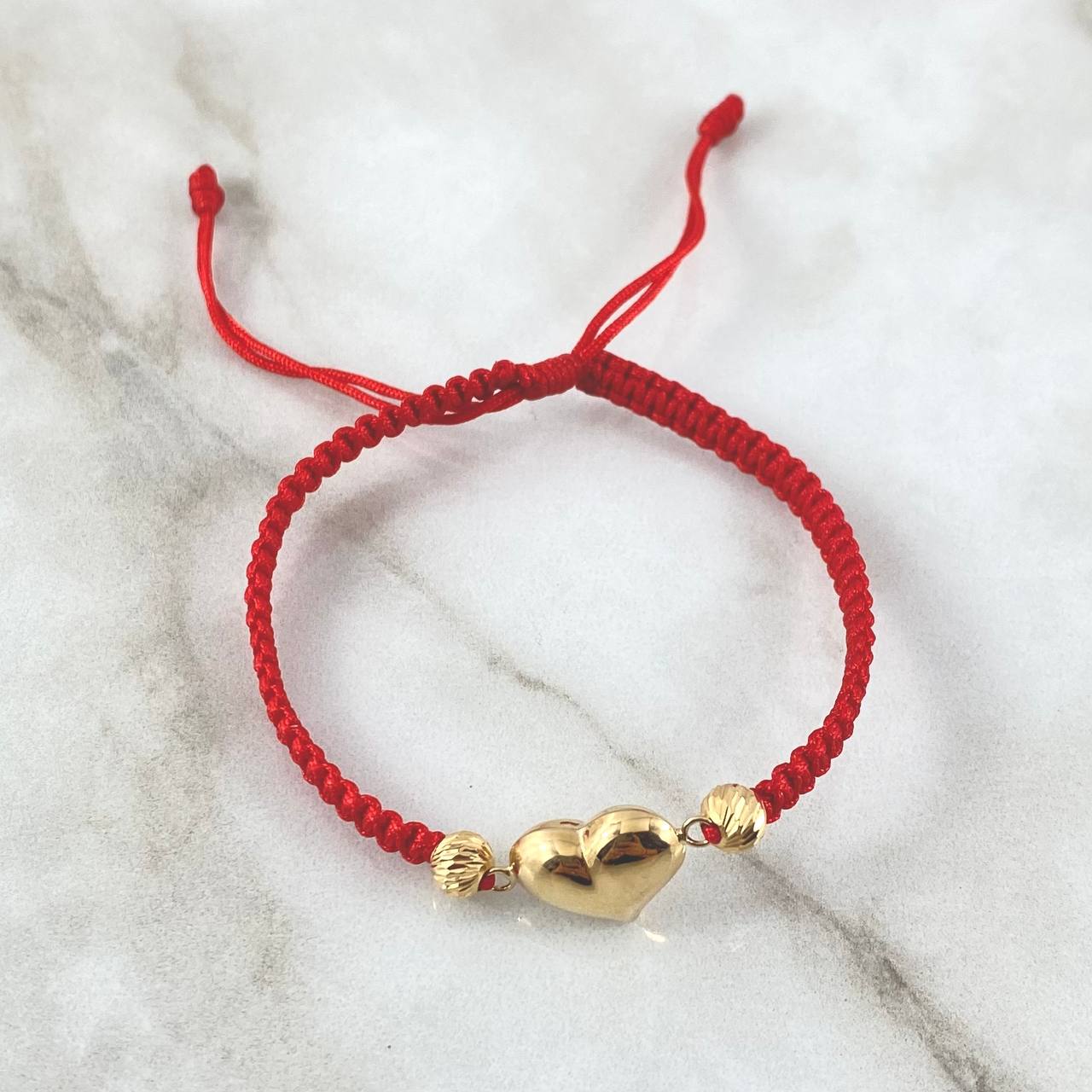 Pulsera Roja Herraje Corazón 1.2gr / 5mm Bolas Diamantadas 2 Und Oro Amarillo 18K