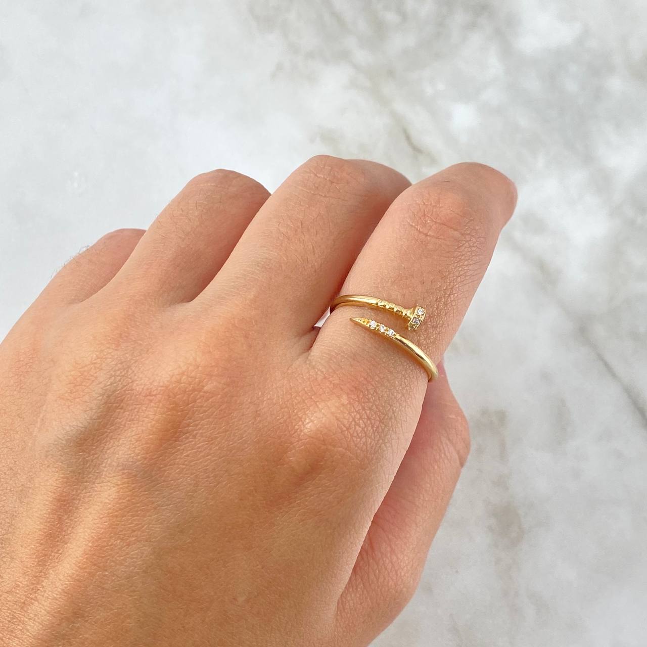 Anillo Clavo 1.85gr / T7 3/4 / Circones Blancos Oro Amarillo