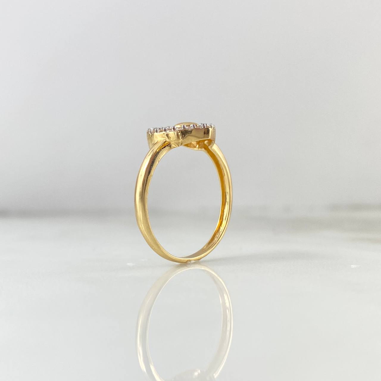 Anillo Corazon Flechado 2.75gr / T8 1/2 / Circones Blancos Dos Oros Amarillo Blanco