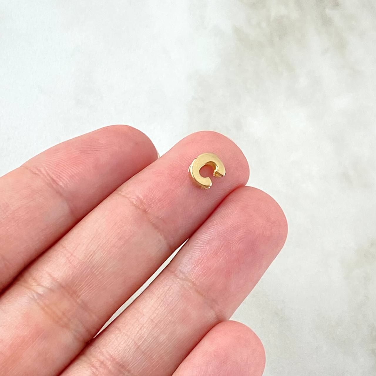 Herraje Letra C 0.25g / 0.6cm Oro Amarillo 18K