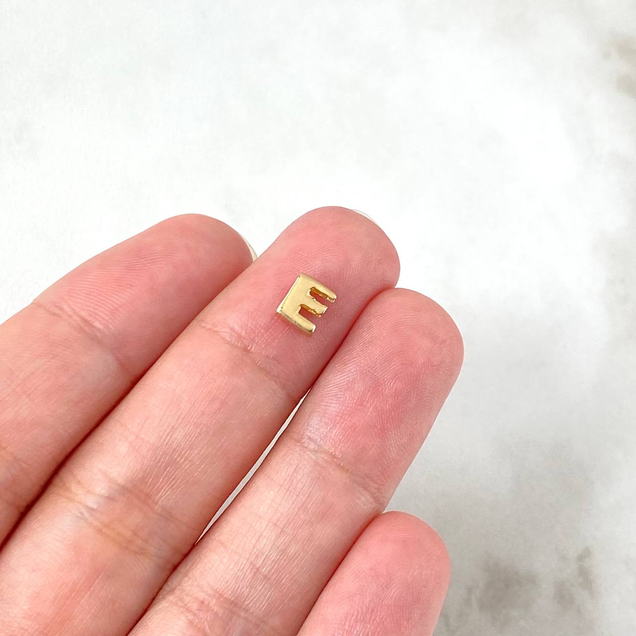 Herraje Letra E 0.4 g / 0.6 cm Oro Amarillo 18K