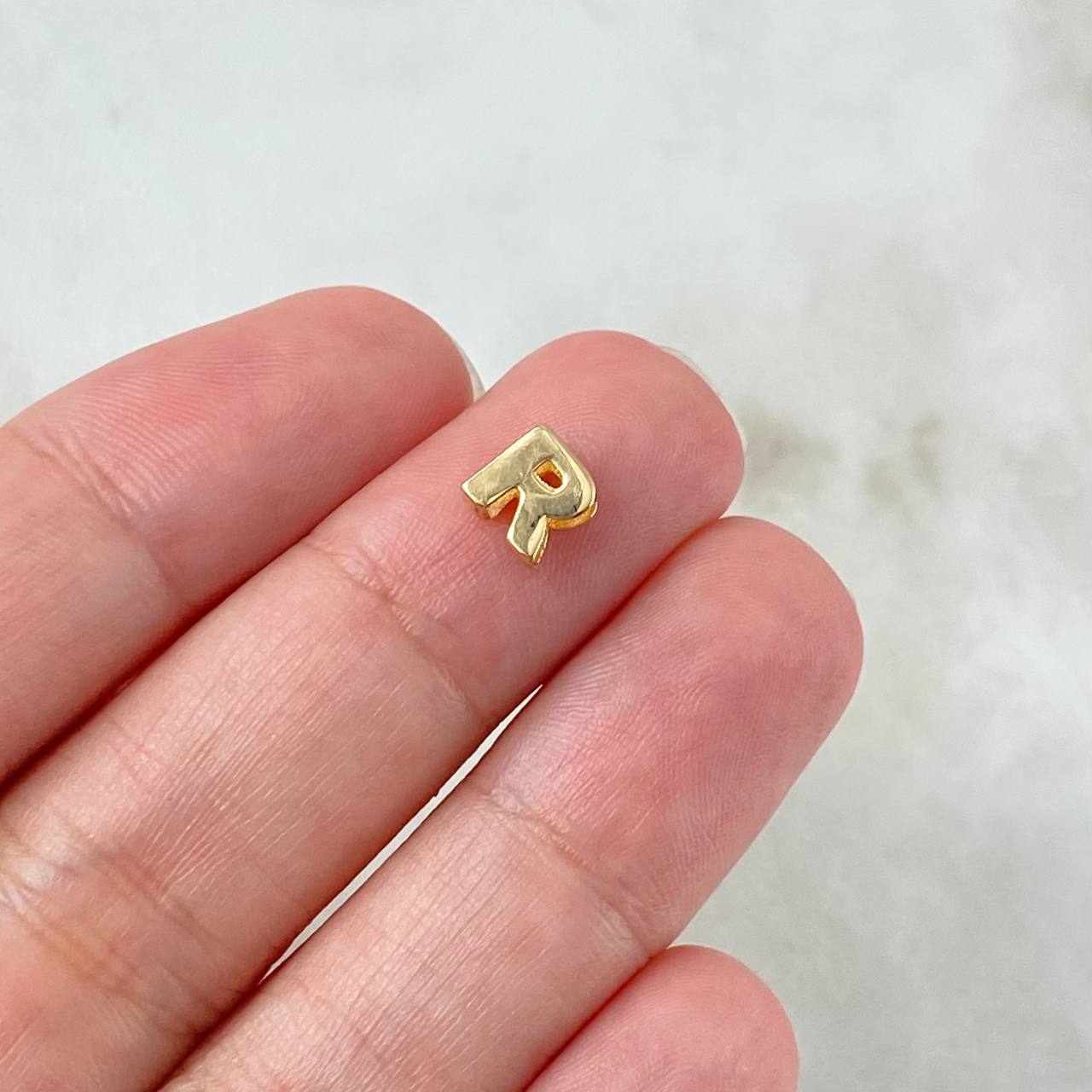 Herraje Letra R 0.3gr / Oro Amarillo 18K *