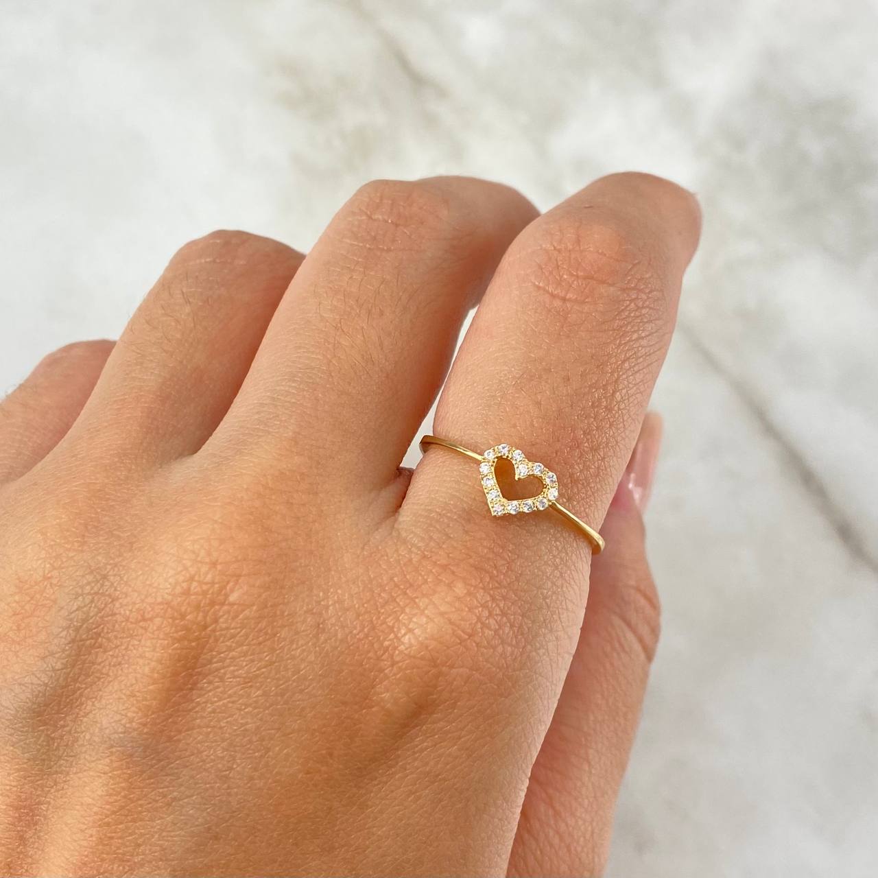 Anillo Silueta Corazon 1.1gr / T4 1/4 / Circones Blancos Oro Amarillo