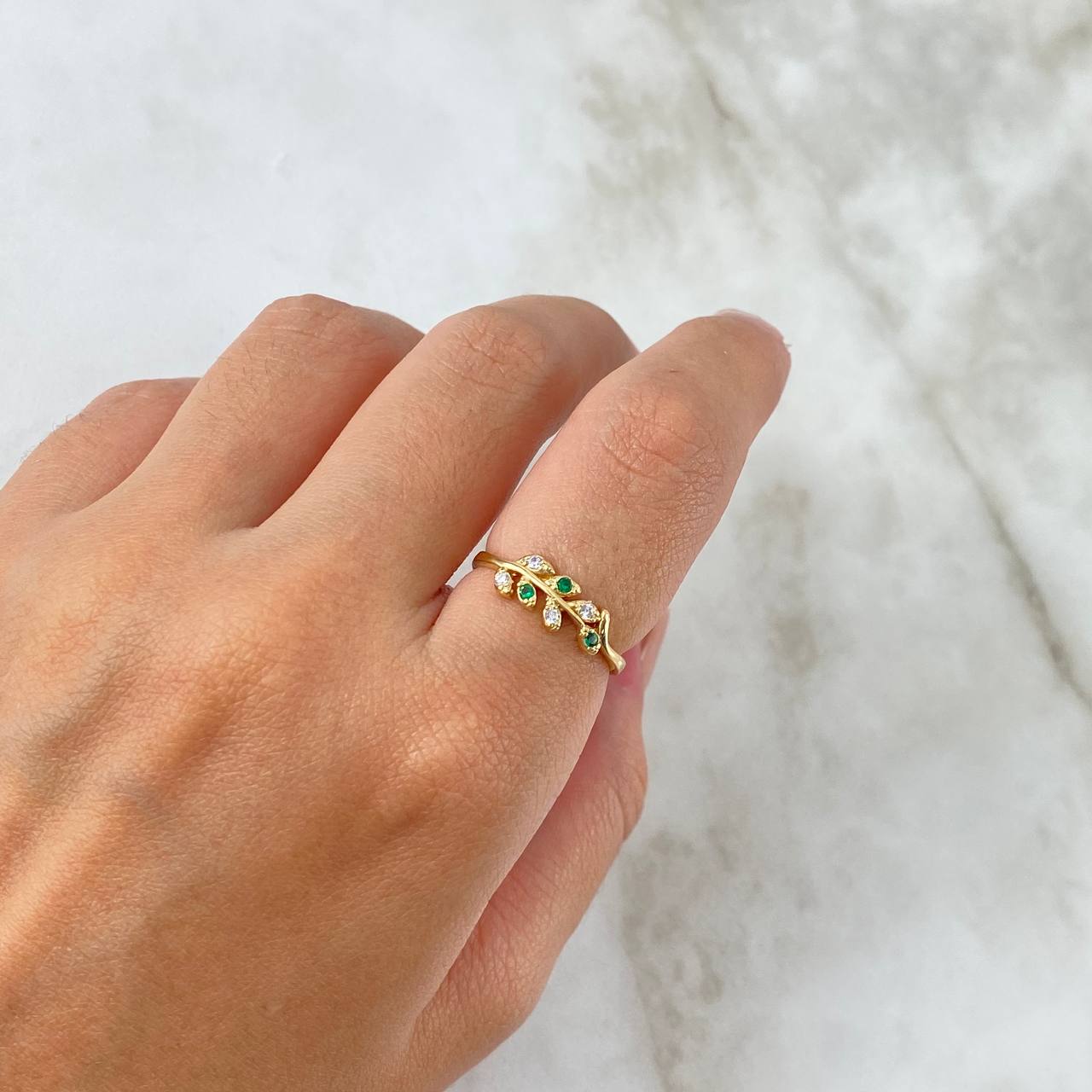 Anillo Hojas 2.05gr / T7 3/4 / Circones Blancos Verdes Oro Amarillo