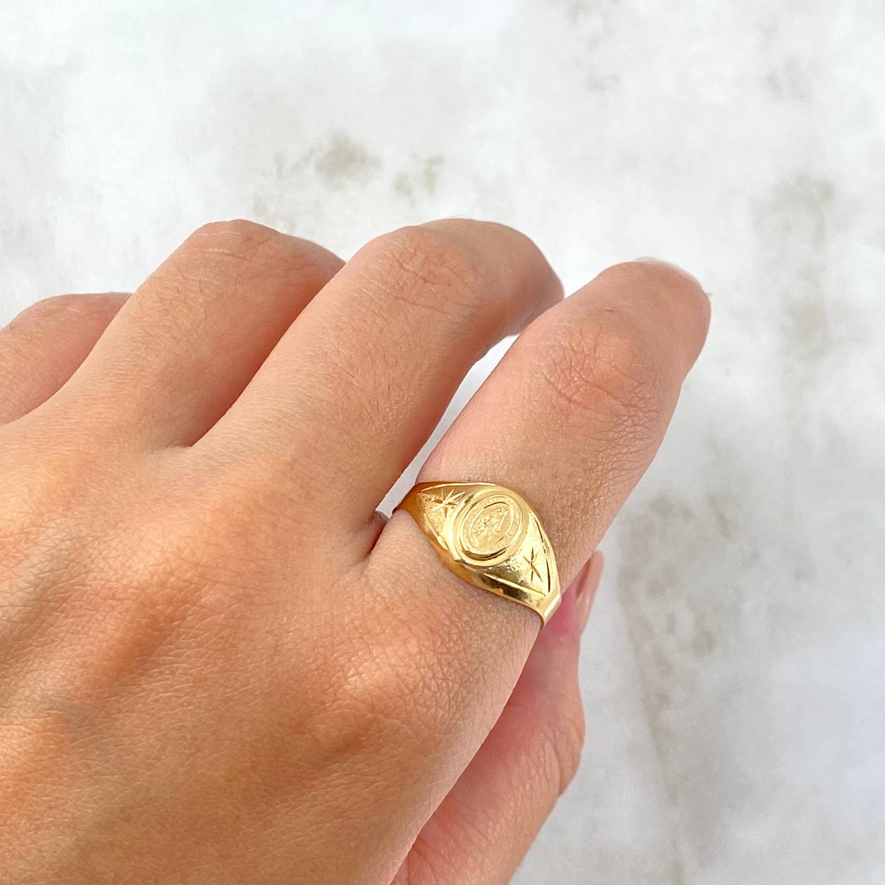 Anillo Sello Virgen Milagrosa 1,7gr, Talla T6 1/2, 18K Oro