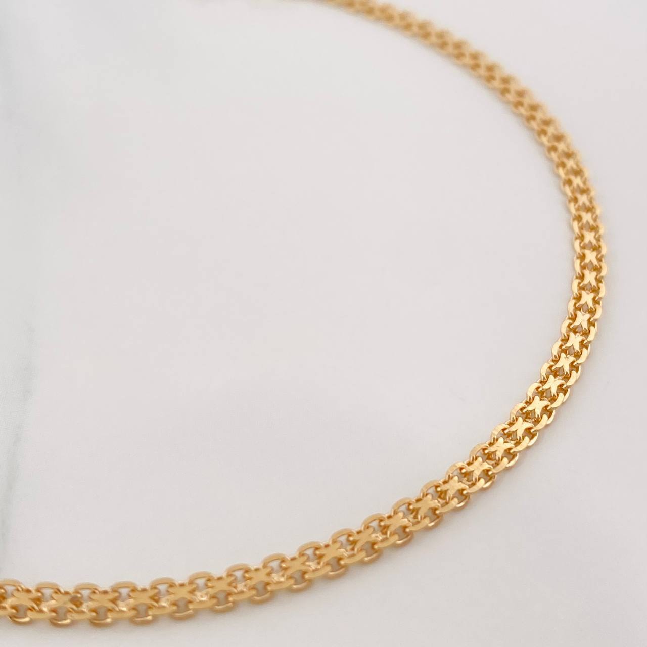 Pulso Chino 2.6g / 18cm / 2.4mm Oro Amarillo 18K