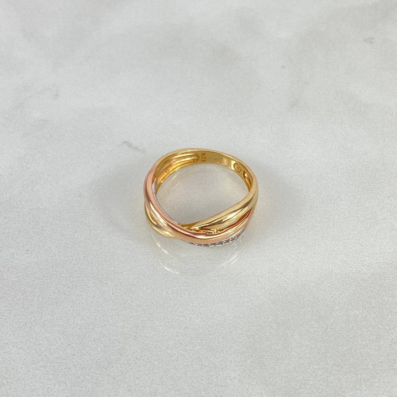 Anillo Rustico Curvas Cruzadas 4.8gr / T8 / Circones Blancos Tres Oros