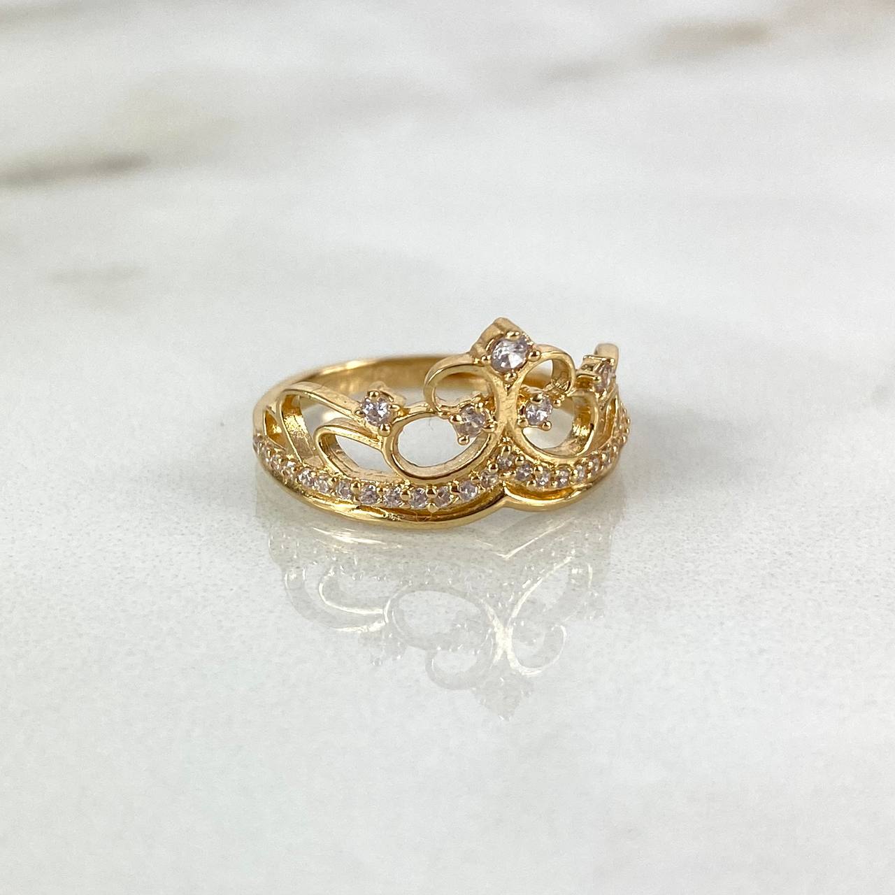 Anillo Corona Mariposa 15s 2.75gr T6 Circones Blancos Oro Amarillo