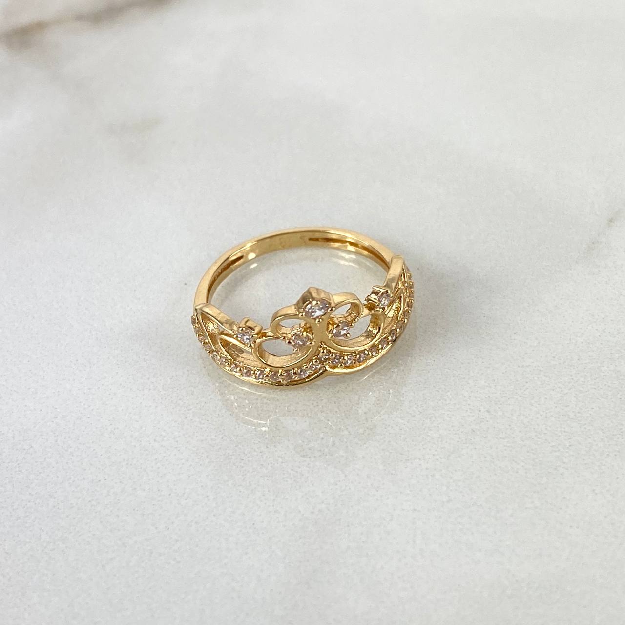Anillo Corona Mariposa 15s 2.75gr T6 Circones Blancos Oro Amarillo
