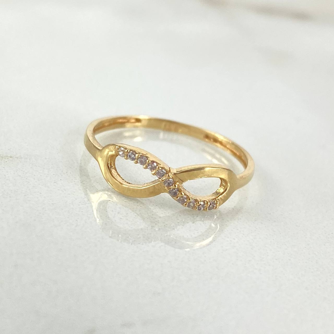 Anillo Infinito 1.25gr T7 Circones Blancos Oro Amarillo