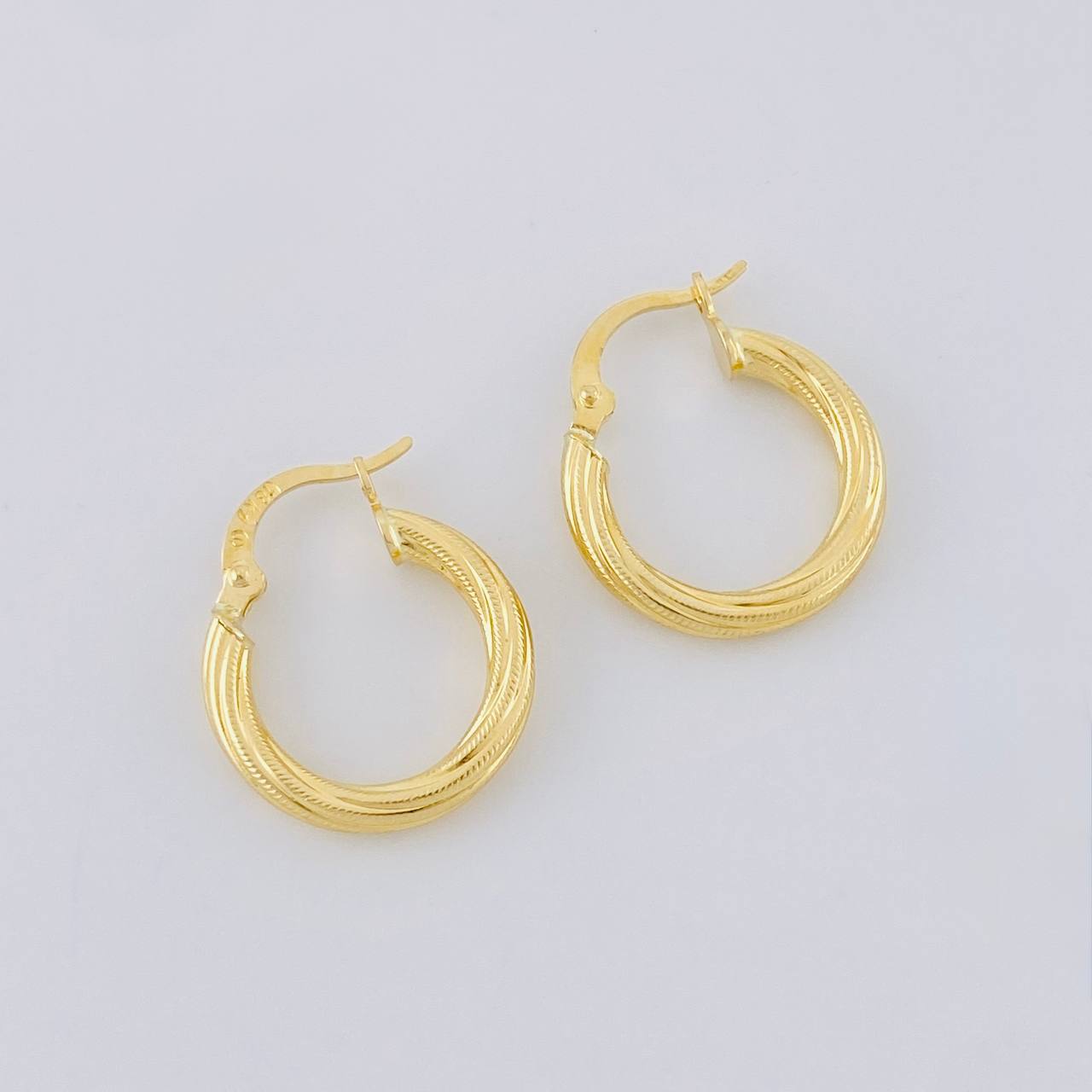 Candongas Ozy Punteada 1.8g / 2cm Oro Amarillo 18K