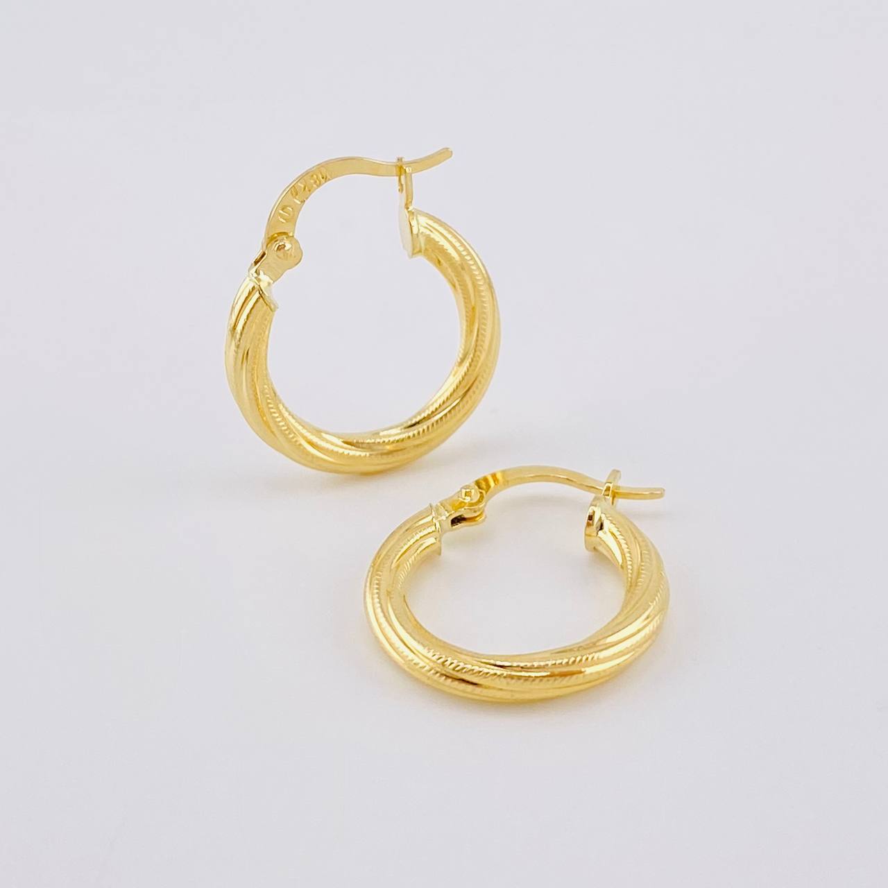 Candongas Ozy Punteada 1.8g / 2cm Oro Amarillo 18K