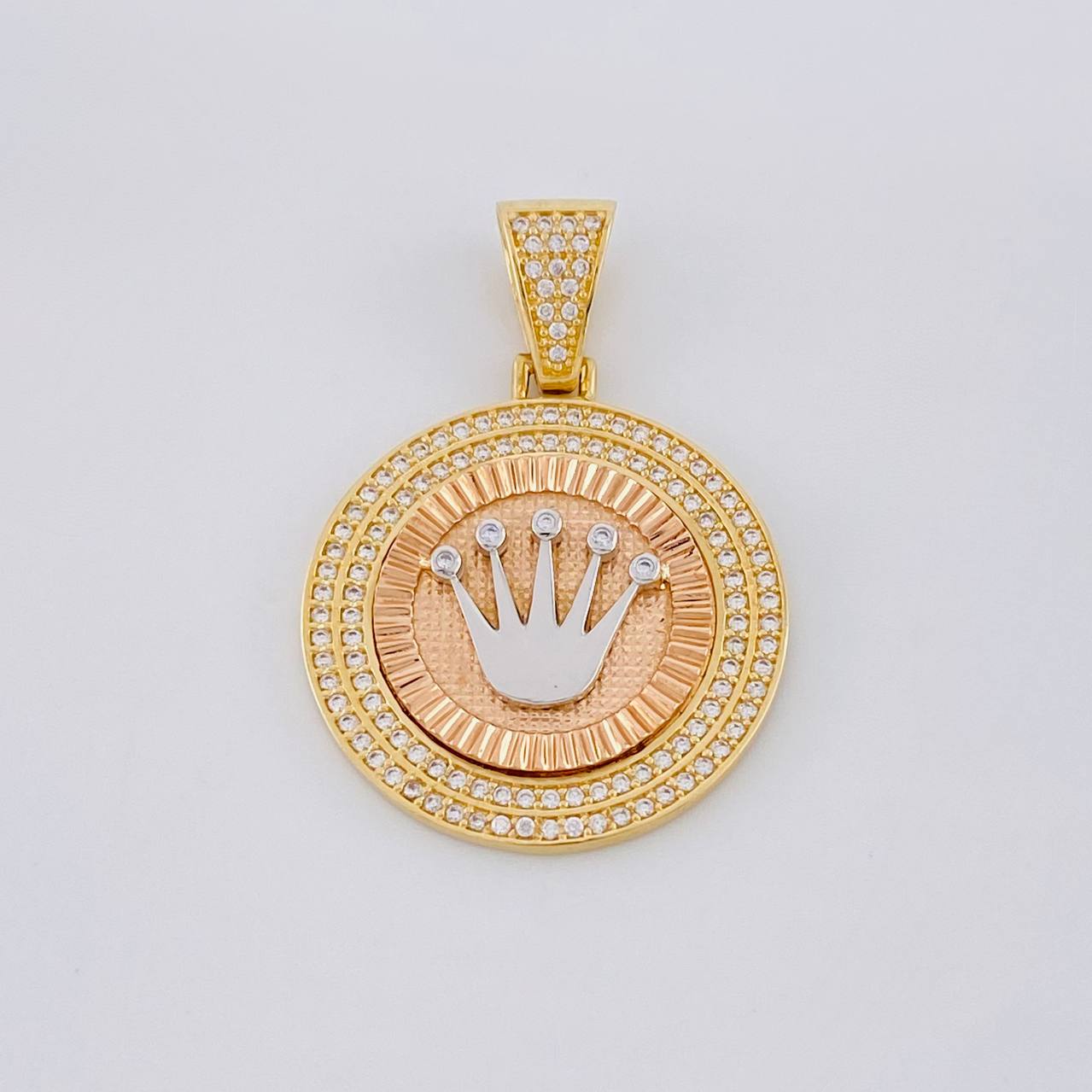 Dije Medalla Corona 7.2g / 3.7cm Tres Oros 18K