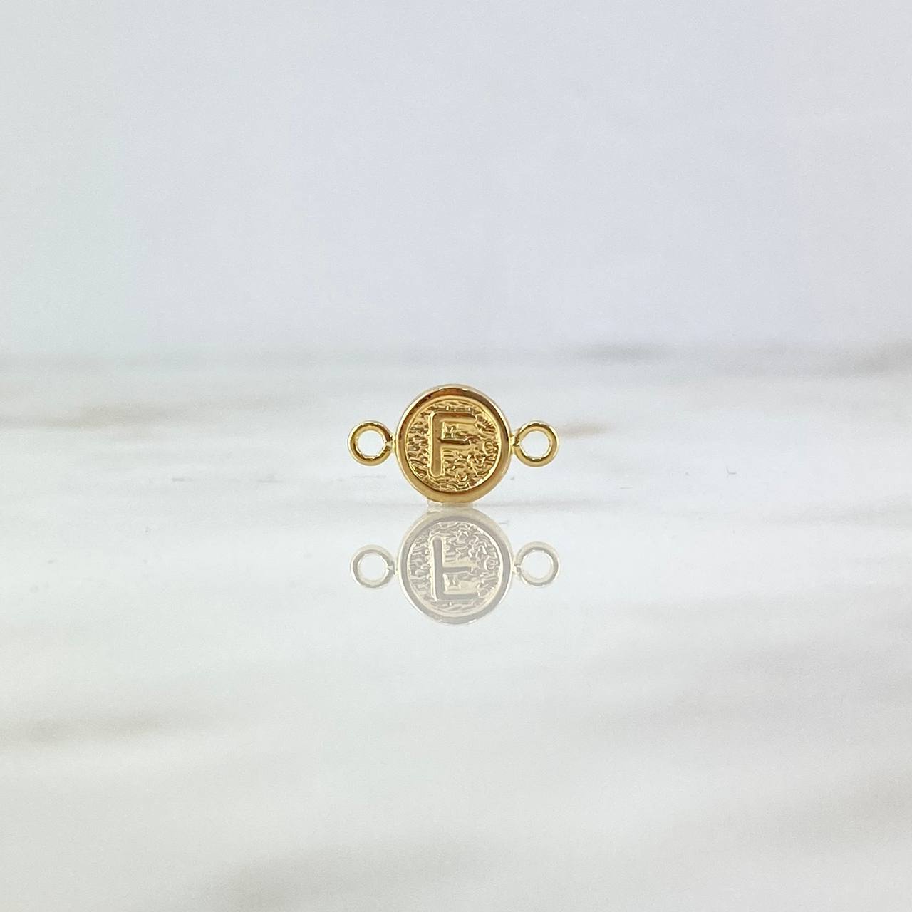 Herraje Letra F 0.35gr / 1.4cm / Circular Oro Amarillo ©