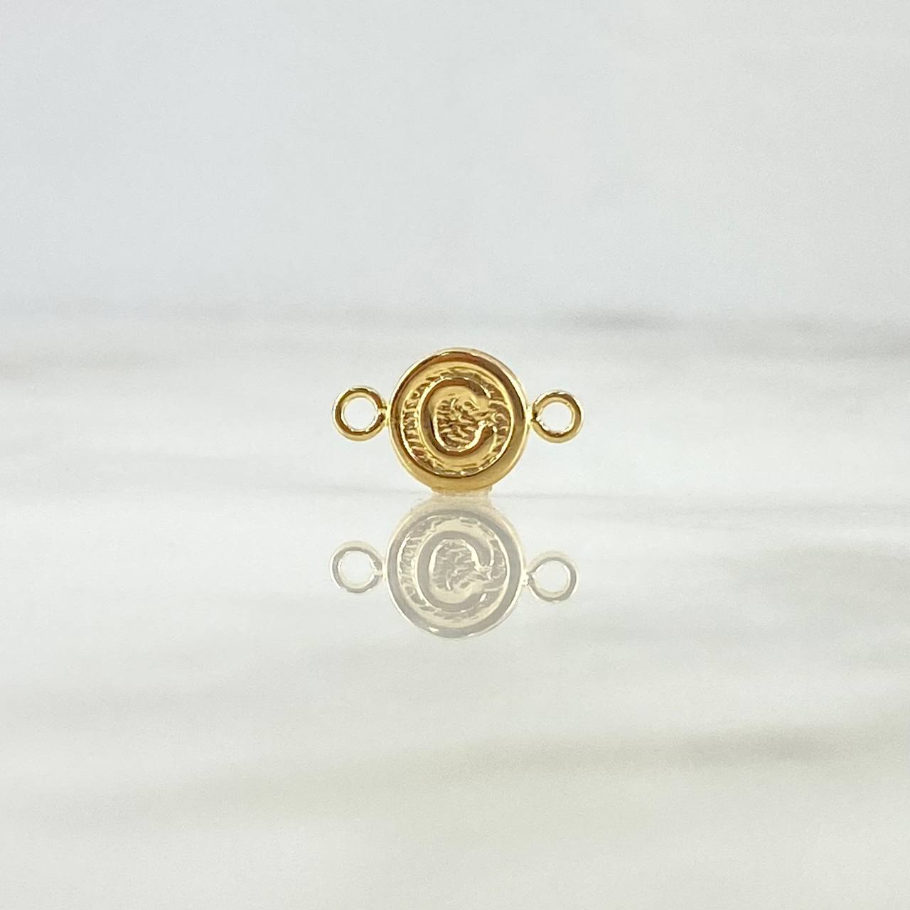 Herraje Letra C 0.4gr / 1.4cm / Oro Amarillo 18K