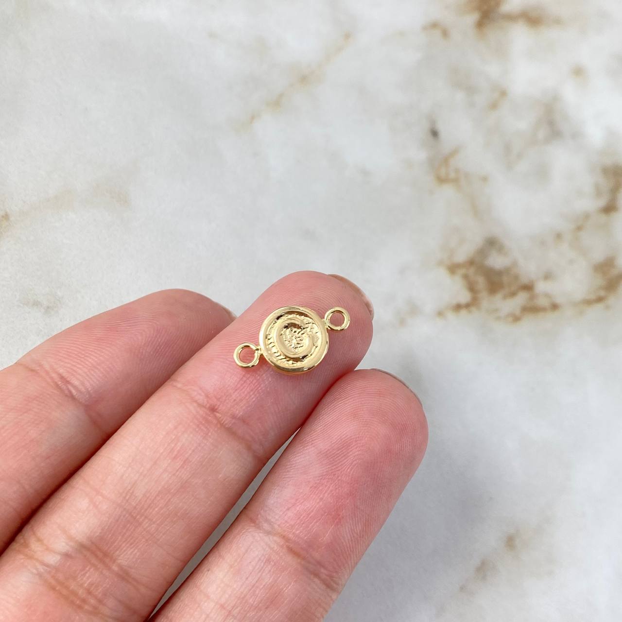 Herraje Letra C 0.4gr / 1.4cm / Oro Amarillo 18K