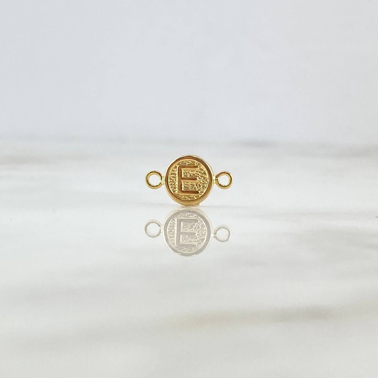 Herraje Letra E 0.35gr / 1.4cm / Circular Oro Amarillo ©