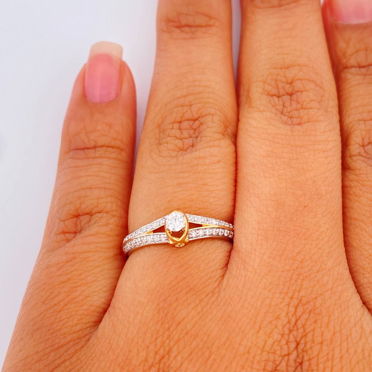 Anillo Churumbela Doble Carril Diamantes 1.75gr / T6 3/4 / Dos Oros Amarillo Blanco 18K %