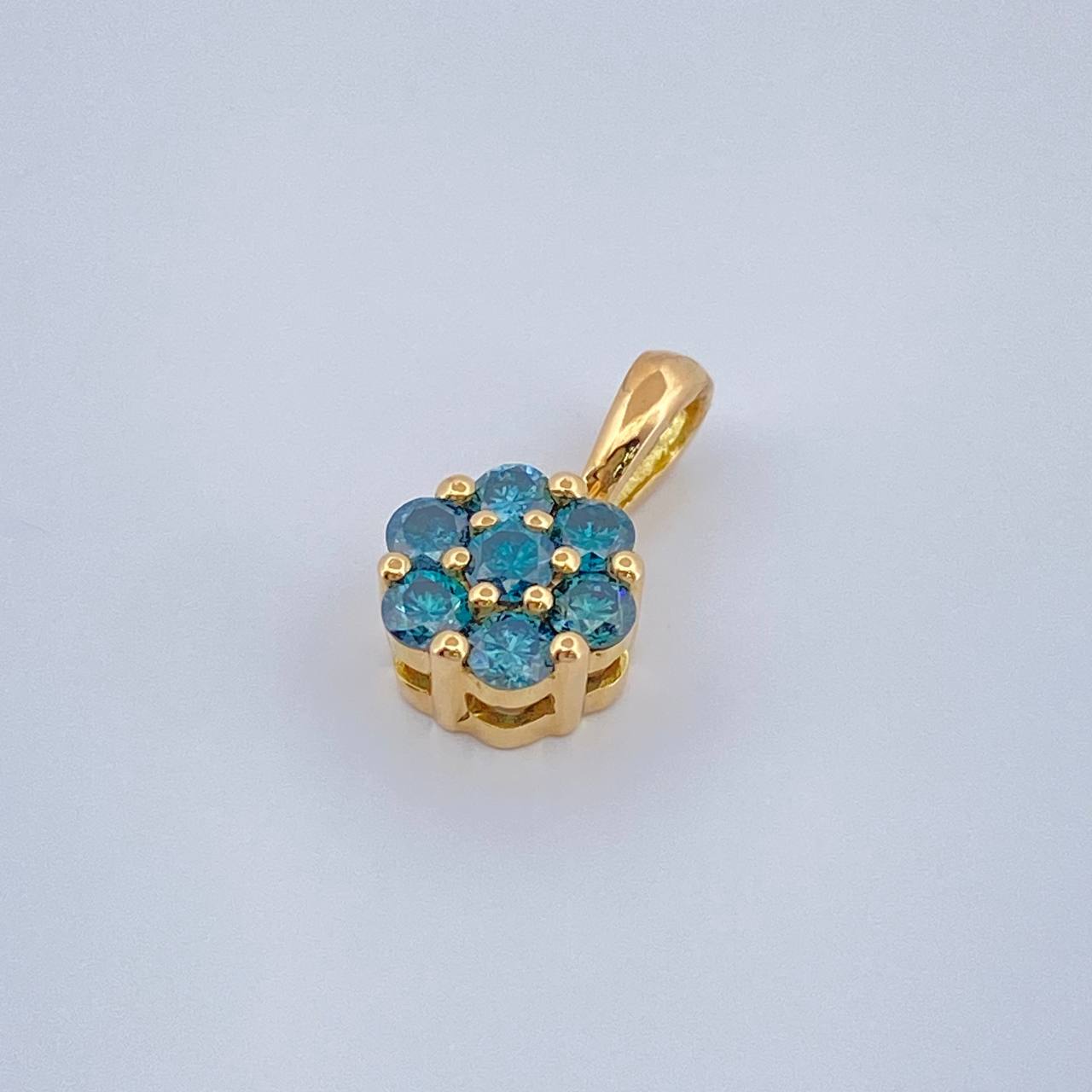 Dije Flor Diamantes 0.7gr / 1.1cm / Oro Amarillo 18K %