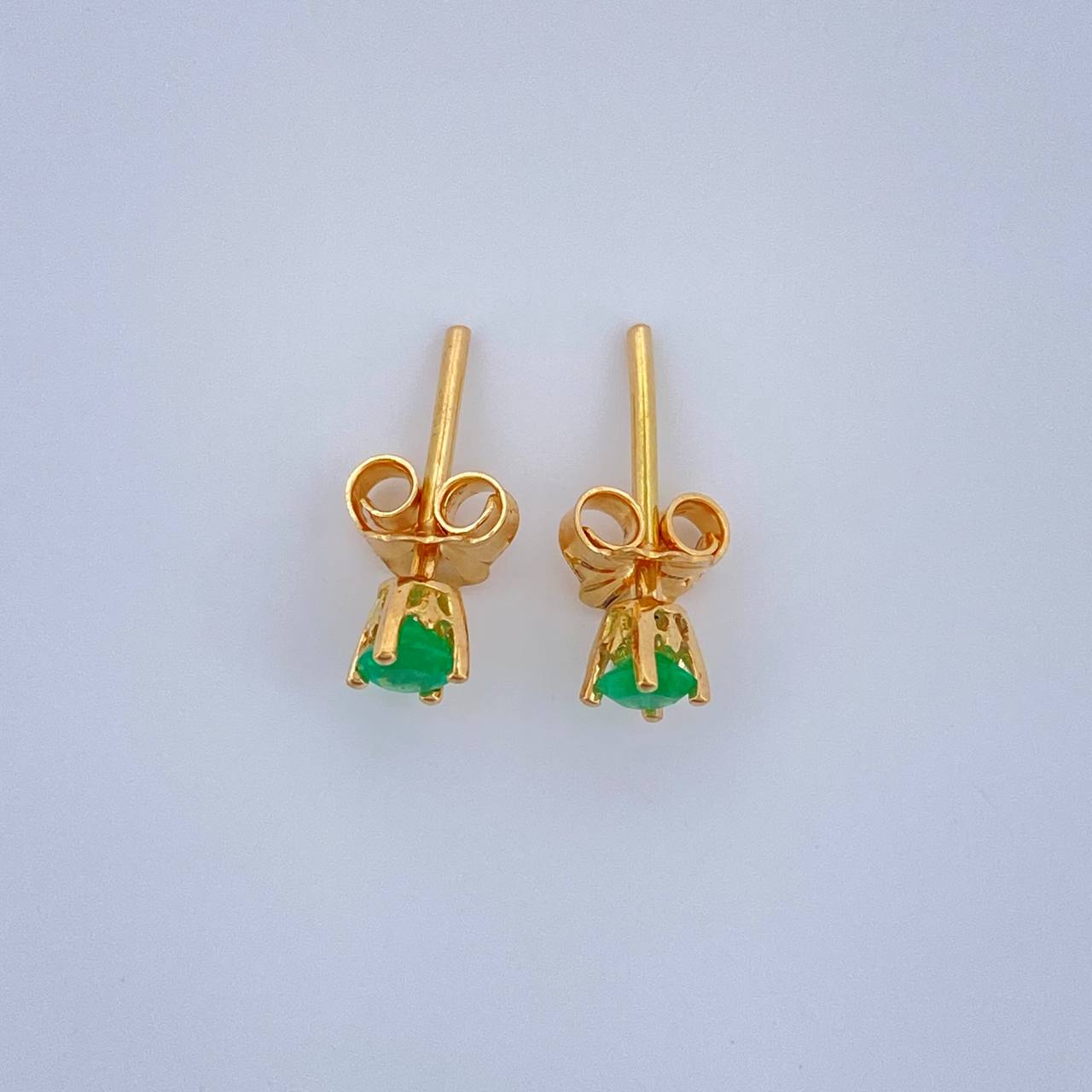 Topos Cuatro Garras Esmeraldas 0.8gr / 3.2mm Oro Amarillo 18K %