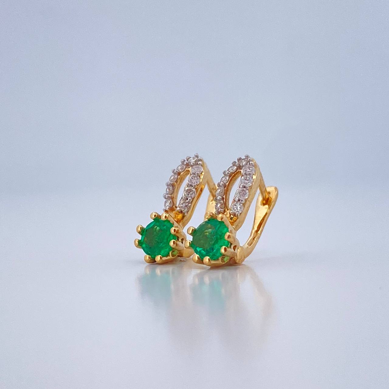 Candongas Circulo Lazo Esmeraldas 1.8gr / 1.3cm / Oro Amarillo 18K %