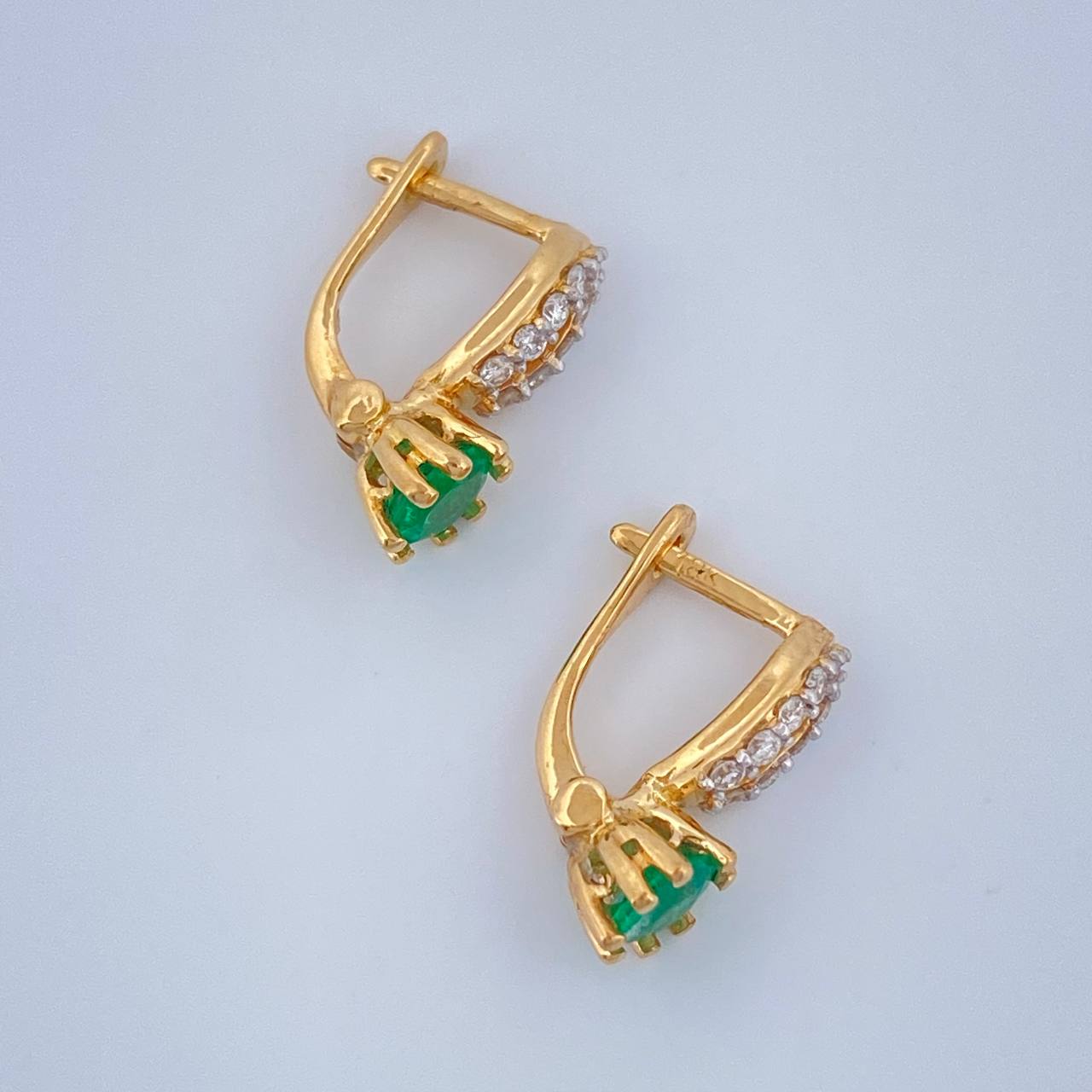 Candongas Circulo Lazo Esmeraldas 1.8gr / 1.3cm / Oro Amarillo 18K %