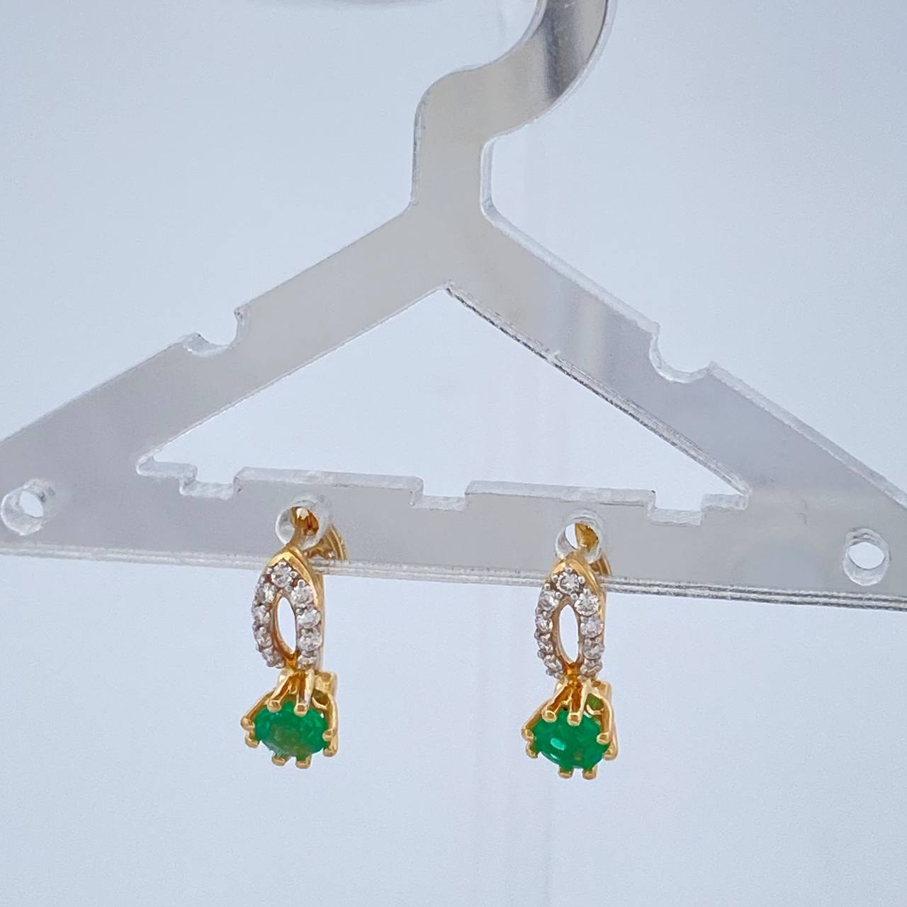 Candongas Circulo Lazo Esmeraldas 1.8gr / 1.3cm / Oro Amarillo 18K %