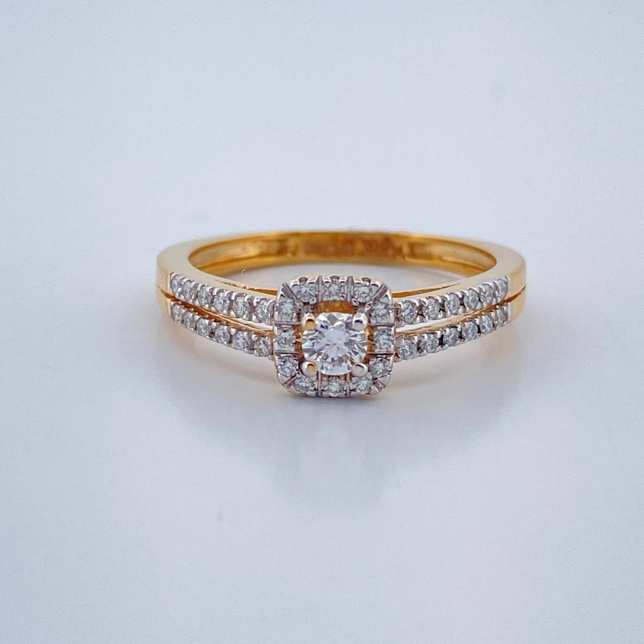 Anillo Halo Cuadrado Doble Carril Diamantes 2.9gr / T7 / Dos Oros Amarillo Blanco 18K %