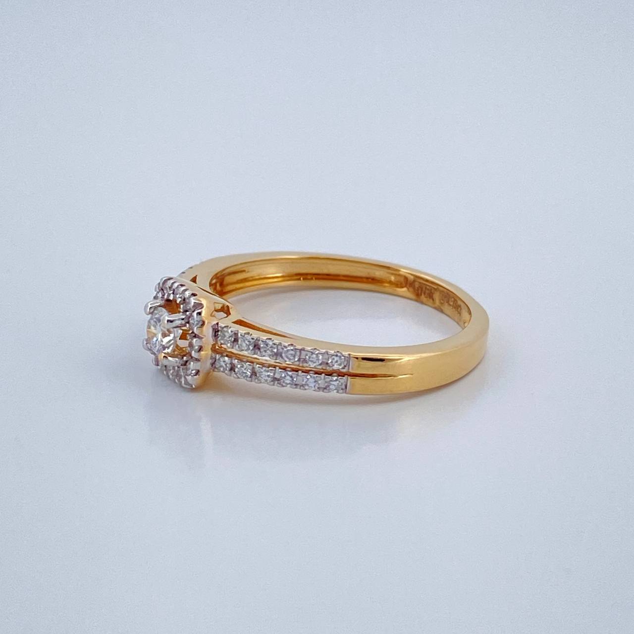 Anillo Halo Cuadrado Doble Carril Diamantes 2.9gr / T7 / Dos Oros Amarillo Blanco 18K %